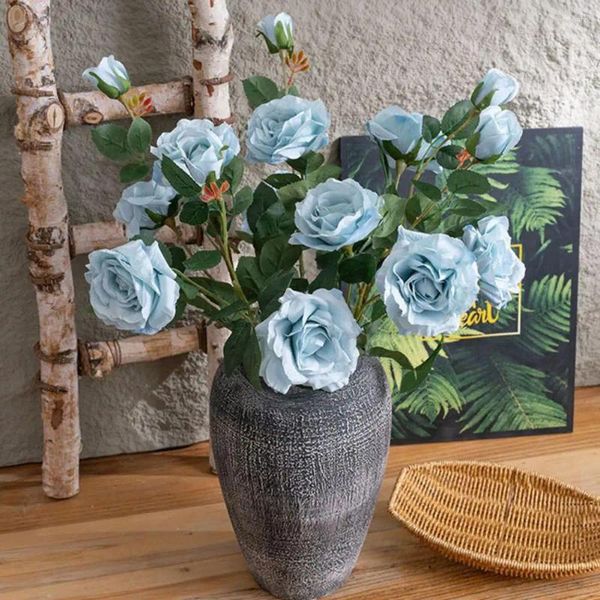 Dekorative Blumen, Simulationspflanze, realistischer künstlicher Rosenblumenstrauß, helle Farbe, 3 Köpfe, Hochzeitsarrangement, einfach für zu Hause