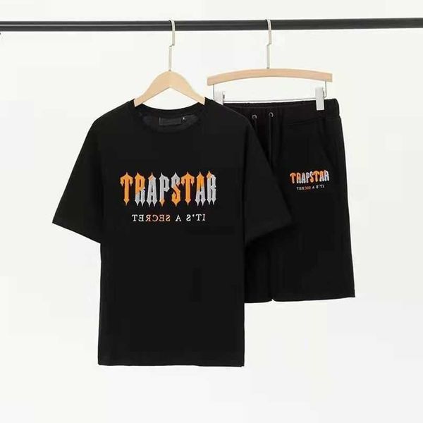 T-shirt da uomo 22ss New Trapstar London t-shirt da uomo e da donna Top abito con accordi decodificati in ciniglia ricamata - Revolution Luxury Trapstars Tee trapstar. 12