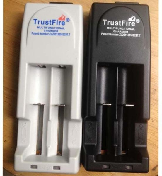 Caricabatterie al litio TrustFire 001 TR001 DHL3V36V per batteria 14500 16340 18500 18650 Spina EUUS9643105