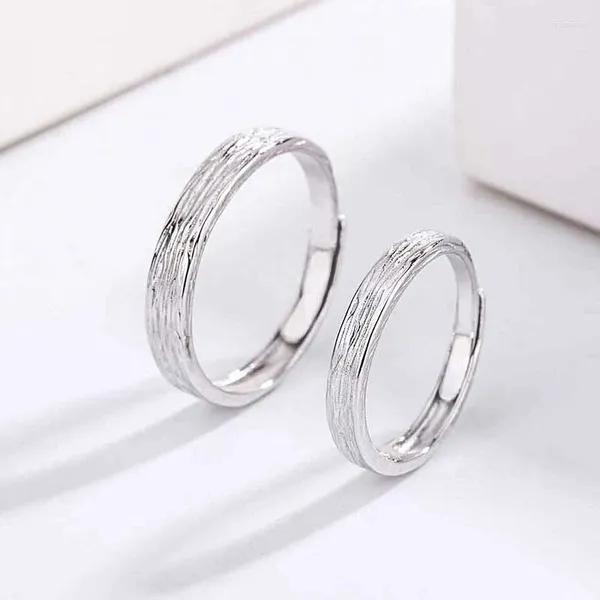 Anéis de cluster S925 Sterling Silver Time Stamp Anel de casal: um par de estilo masculino e feminino pequeno design simples estudante amor de longa distância