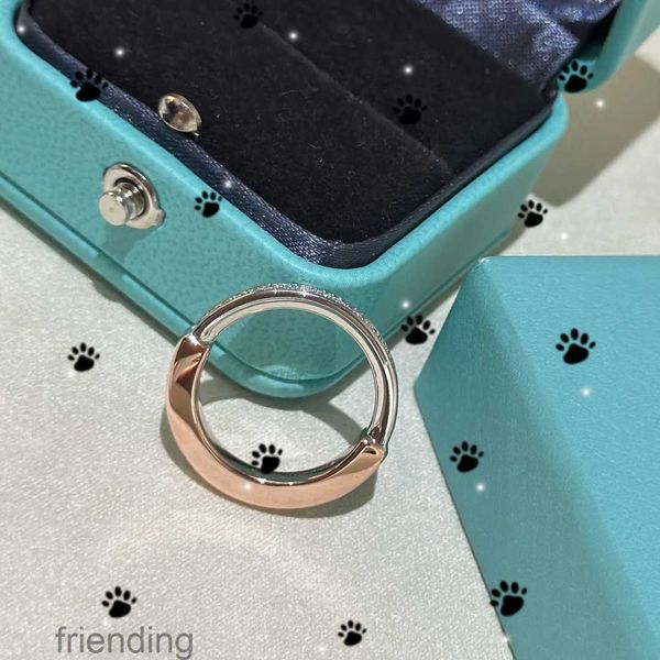 Роскошное дизайнерское кольцо для женщин с разделением цветов. Модные и изысканные кольца для любви с U-образным замком. Трендовый браслет. Простые двухцветные ювелирные изделия в индивидуальном стиле OBWO 5MS7.