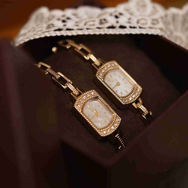 Outro 2023 nova pulseira de quartzo feminino fritillaria dial retro pulso conjunto com diamantes como um presente para mulheres nobre watc yq240122