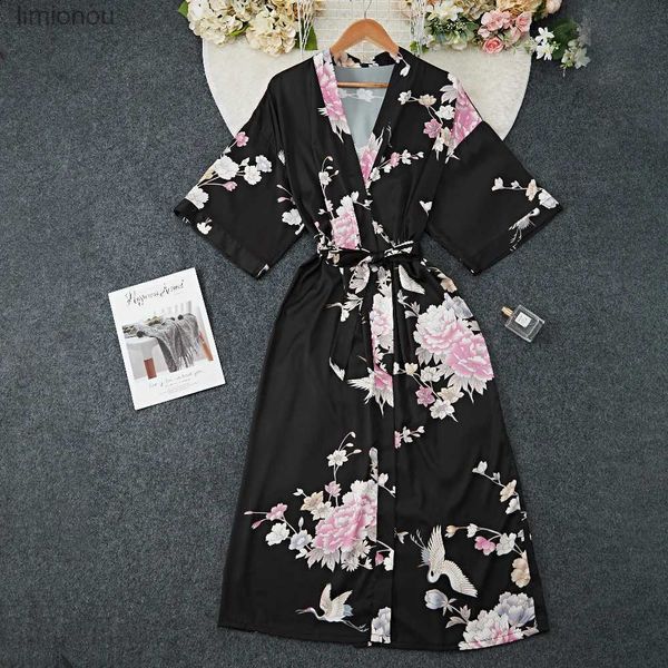 Salotto da notte da donna Stampa nera Fiore Abito lungo Camicia da notte Primavera Estate Mezza manica Kimono Accappatoio Abito da donna Sexy Rayon Abito da casa LoungewearL240122