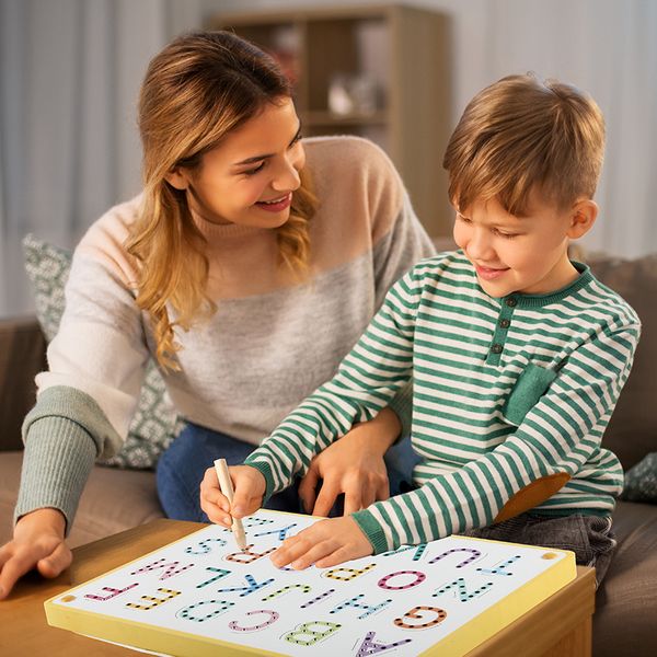 Giochi puzzle I tabelloni per esercizi con lettere magnetiche migliorano la potenza cerebrale dei bambini per sviluppare giochi cooperativi genitore-figlio