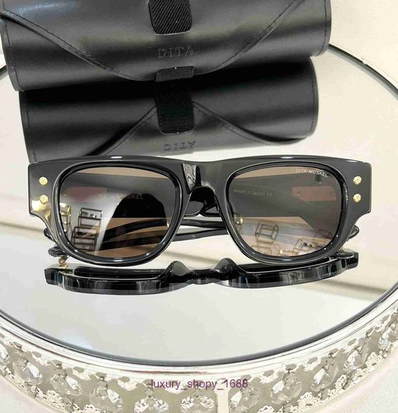 Designer-Mode-Sonnenbrillen für Damen und Herren im Online-Shop. Hochwertige 10,0-Piloten-Sonnenbrille mit dicker Platte, MODELL: DTS701, mit Geschenkbox TFPL