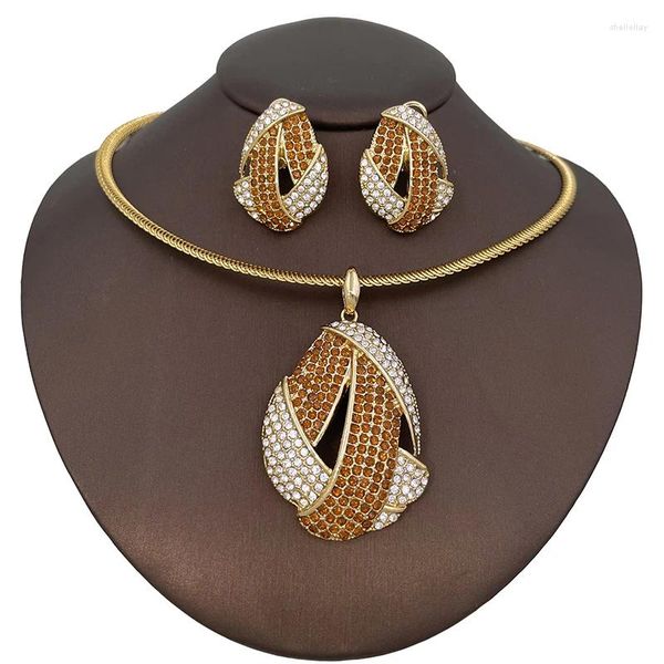 Kolye küpeleri Set Afrika Mücevherleri Kadınlar için Altın Kaplama Rhinestone Küpe Çiçek Tasarım Kolye 2 PCS GÜNLÜK GİYE