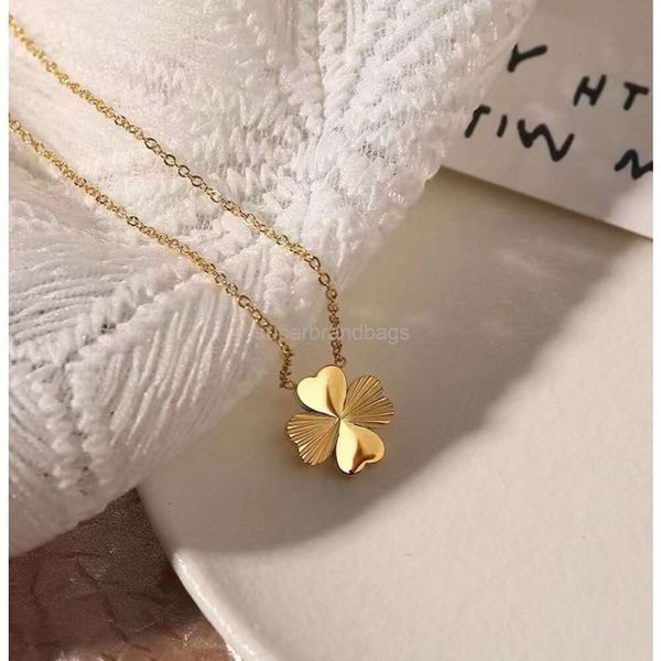 Модные украшения Clover Lucky Four Leaf Grass Suilling will Collece 18k Gold Luxury Light Luxury Small Design Sweater Accessories