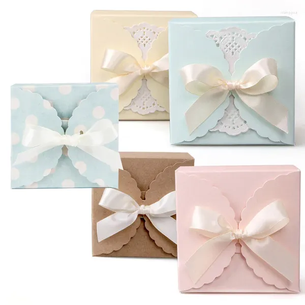 Confezione regalo 30 pz/lotto Scatole di caramelle di pizzo di carta Scatole di imballaggio di cioccolato per compleanno fai da te Matrimonio Baby Shower Forniture per feste di Natale