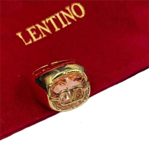 Anello Valentinolies Designer Donna Alta qualità con anello a forma di scatola Gioielli Lettera V Gioielli Materiale in ottone con anelli di apertura regolabili con lettera in pietra champagne