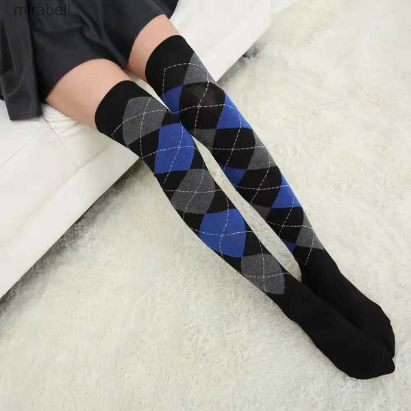 Socken Strumpfwaren Heißer Verkauf Mode Frauen Weiche Sexy Oberschenkel Hohe Nylon Lange Socken Für Mädchen Diamant Check Herbst Winter Bunte weibliche Socke YQ240122