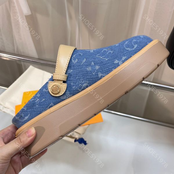 Ünlü tasarımcılar sandalet platformları ayakkabı kadın terlikleri moda denim baskı düz topuk bayan ayakkabı rahat kalın tünslü terlik arkası arka kayış plajı gündelik sandal