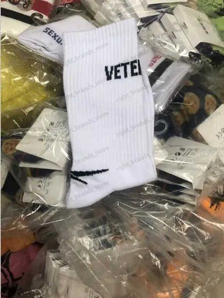 Мужские носки Tide бренд VETE носки классические совместные буквы сетчатые красные уличные спортивные носки хлопковые мужские и женские носки средней трубки T240122