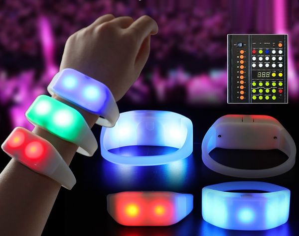 15 cores de controle remoto LED pulseiras de silicone pulseira mudança de cor RGB com 41 teclas 400 metros 8 áreas pulseiras luminosas de controle remoto