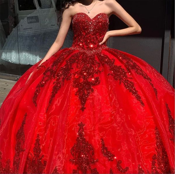 2024 Quinceanera-Kleider Sexy Rot-Roségold-Ballkleid mit Pailletten, Spitze, Kristallperlen, Pailletten, Schatz mit Ärmeln, Rüschen, Korsettrücken, Party, Abschlussball, Abendkleider