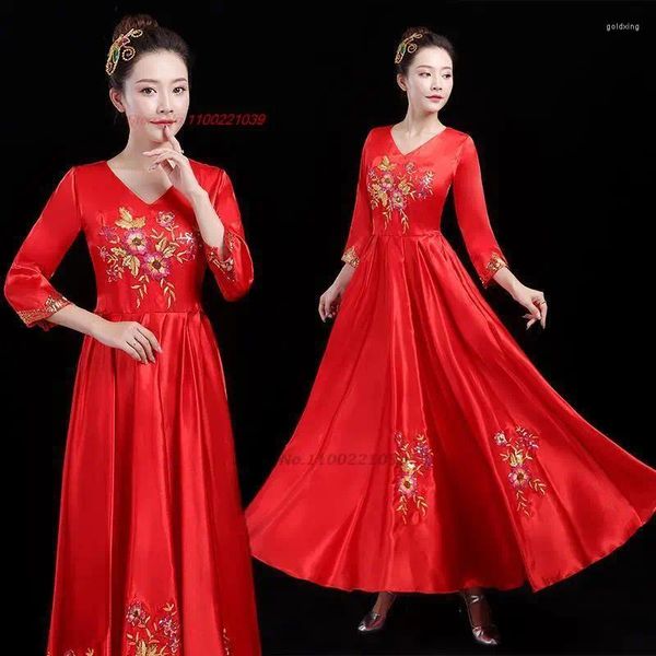 Stage Wear 2024 Abito da principessa tradizionale cinese Hanfu Fiore nazionale Ricamo Scollo a V Spettacolo serale per coro Vestido