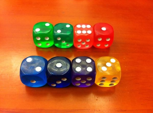 Dadi a 6 facce arrotondati colorati multi trasparenti da 16 mm trasparenti D6 giochi di bevande in cristallo dadi giochi per famiglie buona alta qualità R127256853