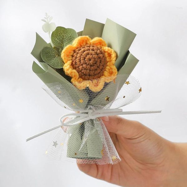 Fiori decorativi Mini bouquet di fiori lavorato a maglia creativo Tulipano intrecciato a mano Girasole Artigianato all'uncinetto Decorazioni per regali di San Valentino