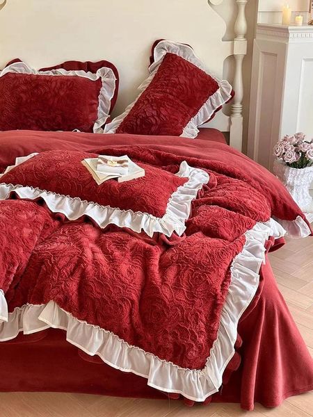 Set di biancheria da letto Set di quattro pezzi da matrimonio rosso peluche Copripiumino in latte di lusso invernale caldo Corallo