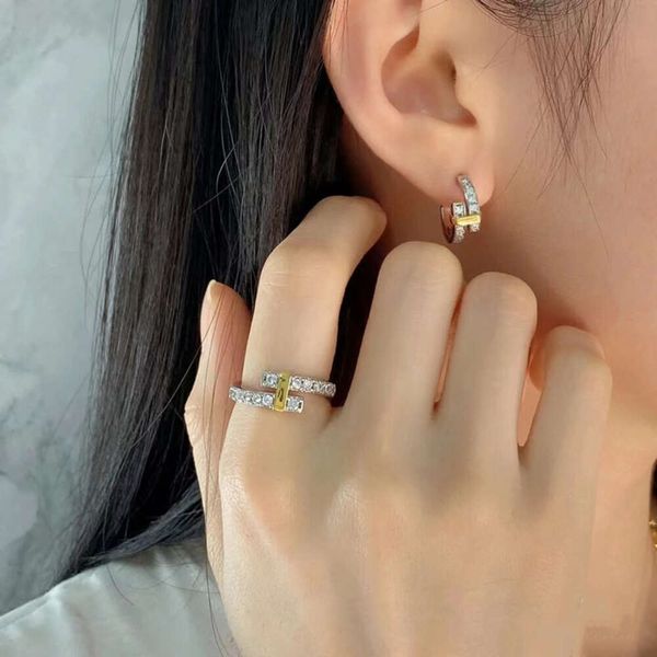 Designer Tjewelry High Version v Gold t Family Circular Full Diamond Color Separation Ring Womens Edge Series Surround Feeling Interlocking Diamond Ring