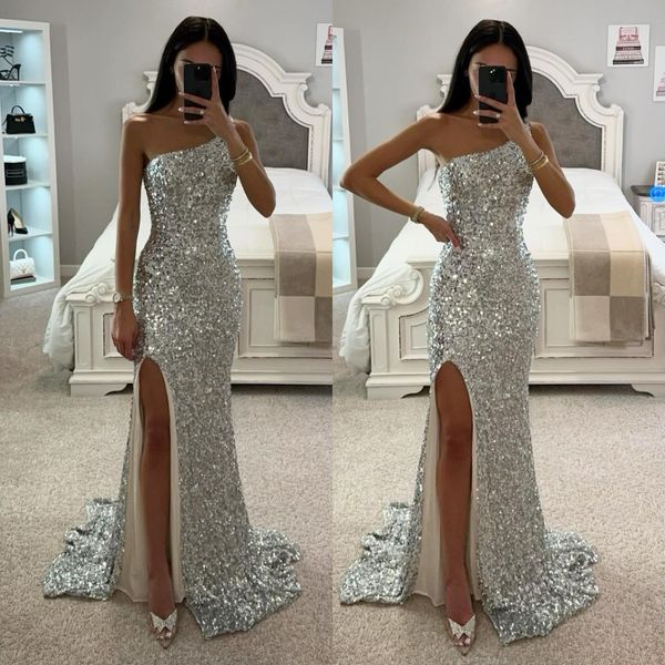 Silbernes Meerjungfrau-Abschlussballkleid, One-Shoulder-Glitzer-Pailletten-Abendkleid, elegantes, plissiertes, formelles, langes Partykleid für besondere Anlässe