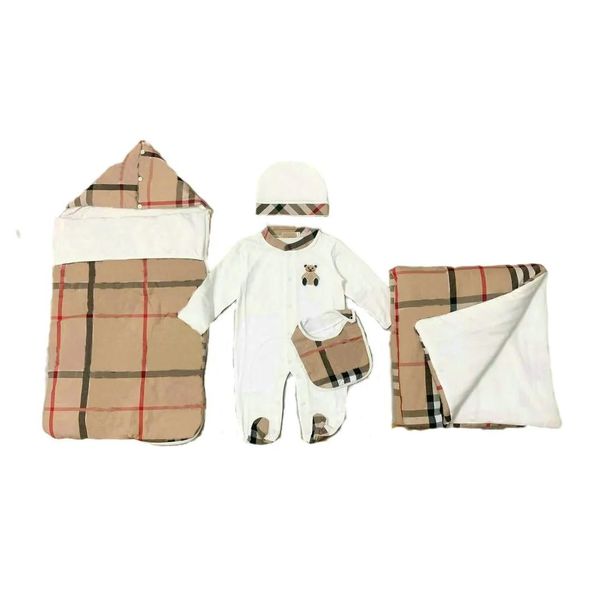 Strampler Kinder Designer Strampler Hut Lätzchen Quilt Slee Bag Fünfteiliges Set Baby Junge Mädchen Langarm Rundhalsausschnitt Baumwolle Kleidung Neugeborene Kinder Dhl7G