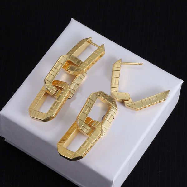 Ouro 18K, feminino, moda, glamour, brincos, personalidade, alta qualidade, brincos de grife, festas, boates, Natal, Dia dos Namorados, presentes de aniversário