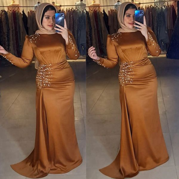 Muslimische Orangerote Kleider für die Brautmutter, Meerjungfrau, Stehkragen, lange Ärmel, Perlen, Mutterkleider, Bräutigam-Kleider M150