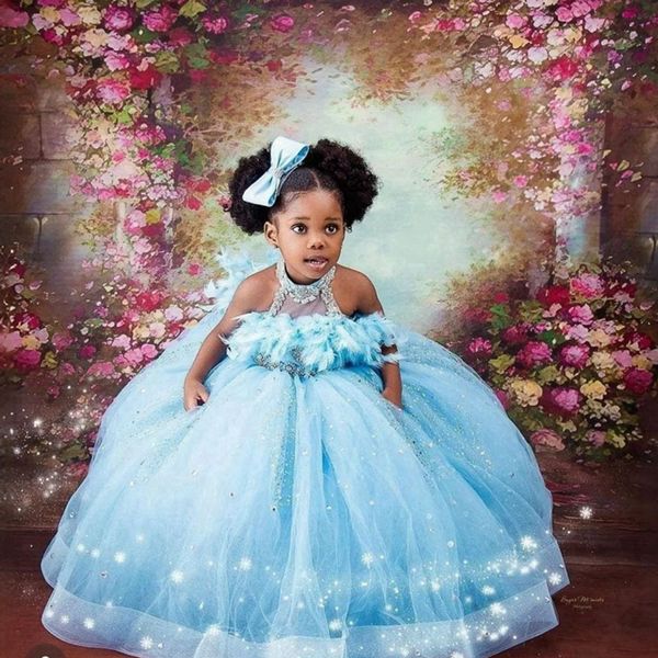 Skyblue Blumenmädchenkleider Neckholder Feder Rehinestones Ballkleid Prinzessin Blumenmädchenkleider Kleine Kinder Geburtstagsfeierkleider Tochter und Mutter Kleid CF044