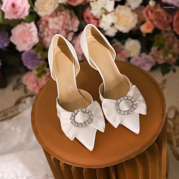 Сандалии весна/лето, остроконечные атласные туфли с бабочкой и бриллиантами, свадебные туфли на тонком высоком каблуке, женское банкетное платье