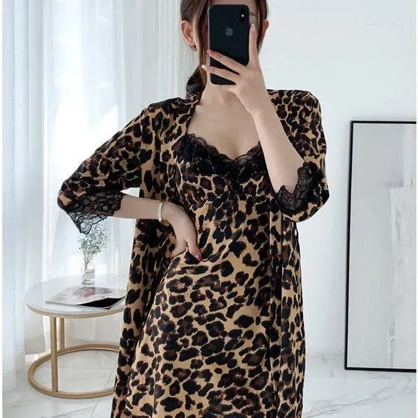 Indumenti da notte da donna Abito da bagno kimono in pizzo di raso con camicia da notte chemise 2 pezzi Set di vestaglia leopardata Camicia da notte con reggicalze con scollo a V sexyAccappatoio