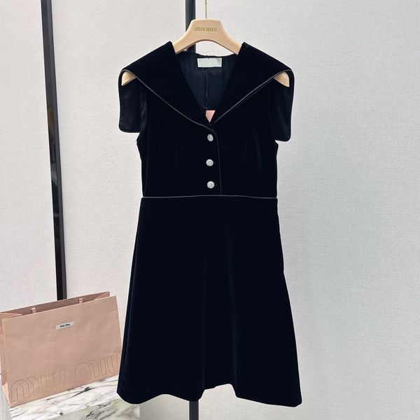 Marca de moda europeia Minivestido de veludo preto com gola marinha sem mangas com cintura