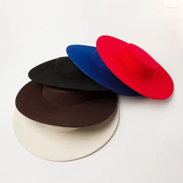 Berretti Moda Vintage Luce Flat Top Cappelli di lana Sfilata Look Feltro Cappello a tesa larga Sombrero Hombre per le donne