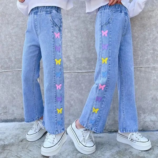 Jeans carini per ragazze Abbigliamento primavera per adolescenti Jeans per ragazze Pantaloni in denim morbido elasticizzato Pantaloni per bambini con farfalla ricamata alla moda 240118