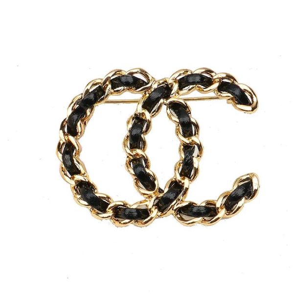 Mulheres de luxo designer marca carta broches 18k banhado a ouro inlay cristal strass jóias artesanal broche de couro pino 8 estilos