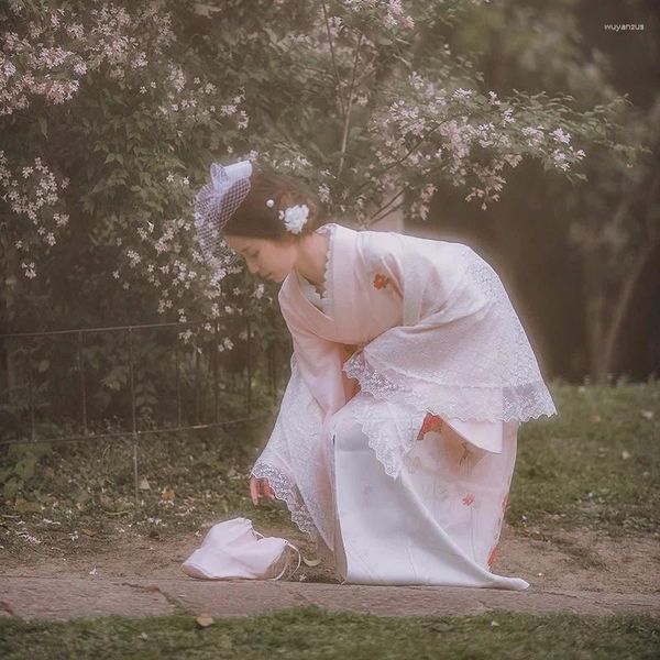 Ethnische Kleidung, japanischer traditioneller Kimono für Damen, Vintage-Stil, langes Kleid, rosa Blumen, formelle Yukata-Pographie, Cosplay-Kleidung
