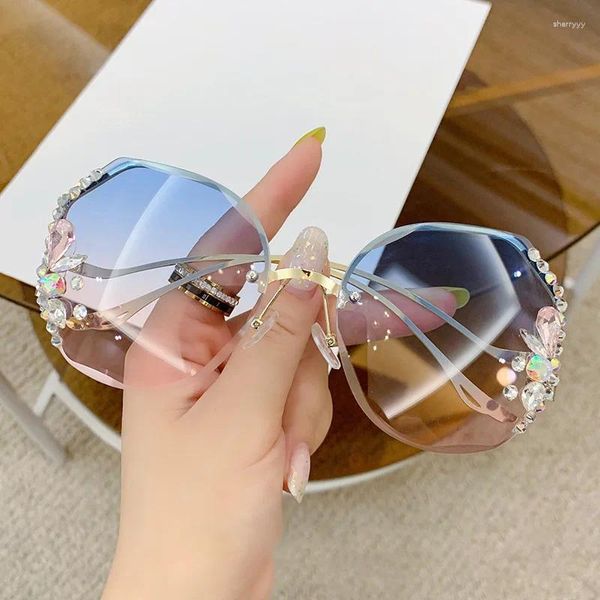 Güneş Gözlüğü Çerçeveleri 2024 Moda Marka Tasarımı Vintage Rimless Rhinestone Kadın Erkekler Retro Kesme Lens Gradyan Güneş Gözlükleri Kadın UV400