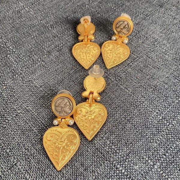 Orecchini a lobo Temperamento medievale vintage Geometria elegante Monete antiche Clip di perle d'amore