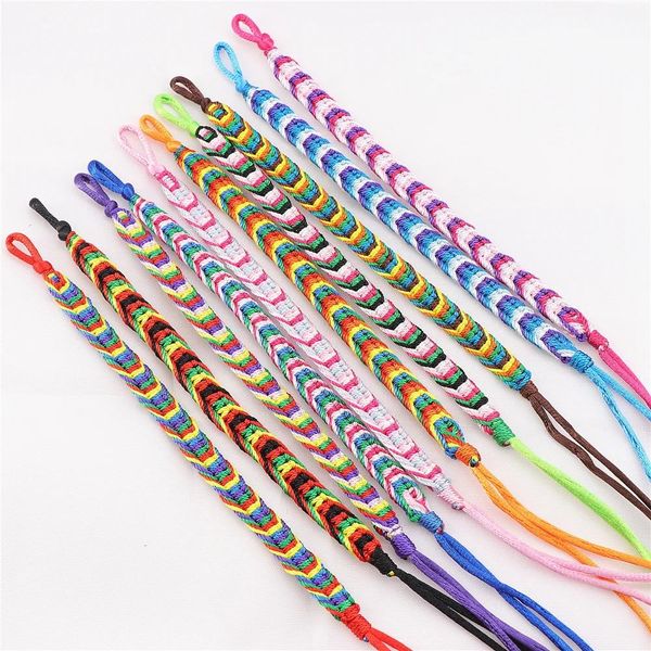 Braccialetti all'ingrosso 30 pz / lotto Braccialetti dell'amicizia con polsino in corda di cotone intrecciata regolabile della Boemia etnica per uomo donna (10 colori)