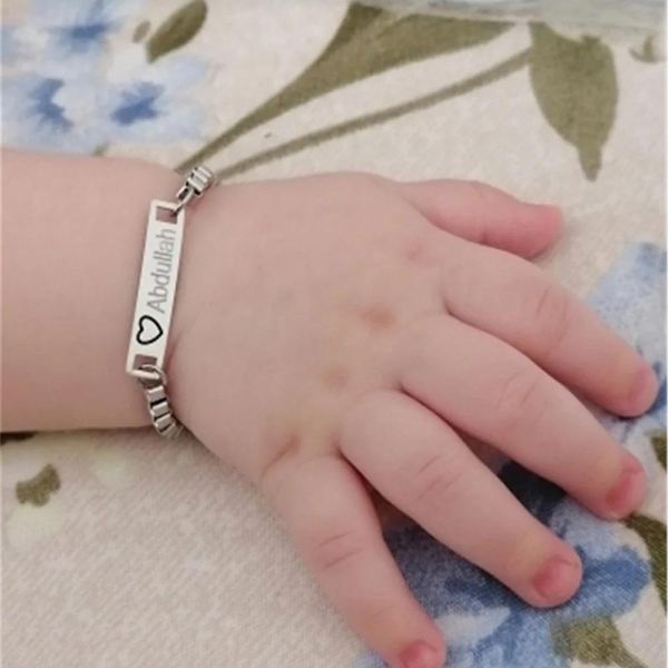 Pulseiras personalizadas com nome do bebê, pulseiras de aço inoxidável com gravura de palavras, pulseiras para mulheres e homens