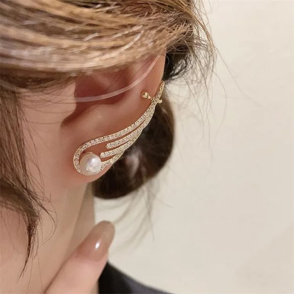 Glänzende Zirkon-Schmetterlings-Ohrmanschette, goldfarbene Quaste, Clip-On-Ohrringe für Frauen, Korea-Stil, Blume, 14 Karat Gelbgold-Ohrring ohne Piercing-Schmuck