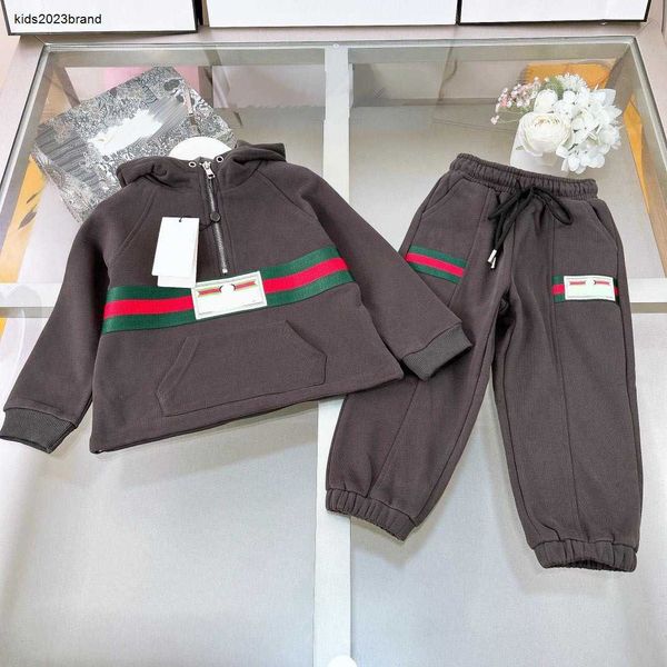 Neue Kinder-Trainingsanzüge, Herbst-Babykleidung, Größe 100–160, Designer-Plüsch-Hoodie-Set, Kapuzenpullover und Sporthose zum Binden, 20. Januar