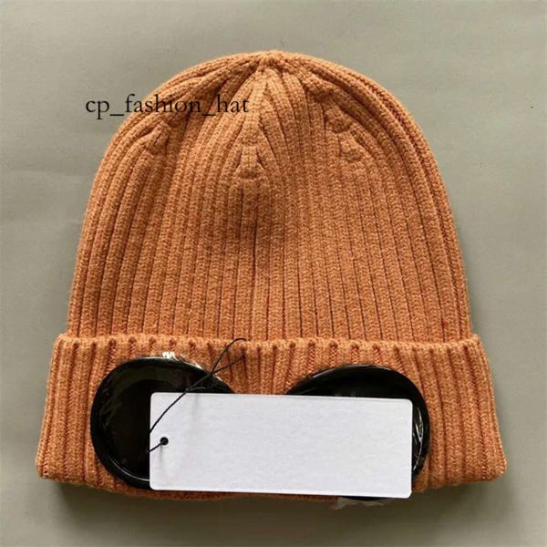 CP Şirket Şapkaları Lüks Şapka Beyaz Tilki 17 Renk Tasarımcısı Sonbahar Rüzgar Çekimi Beanies İki Lens Gözlükleri Goggles Hat Cp Erkek Şapkalar Açık Mekan Sıradan Spor Markası CP Comapny 1979