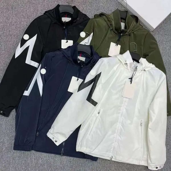 Lüks Tasarımcı Erkek Ceket İşlemeli Amblem Büyük Mektup Baskılı Kapüşonlu Rüzgar Derbazı Açık Hava Spor Boş Zaman Moda Mens Varsity Jacke 884