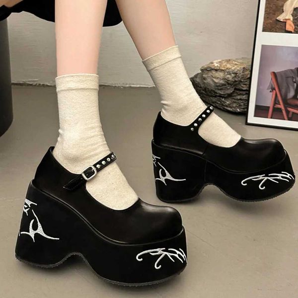 Scarpe eleganti décolleté con zeppa con plateau grosso per le donne 2024 Nuova primavera estate Goth Punk Lolita Mary Janes scarpe da donna Party Comodi mocassini Ladie