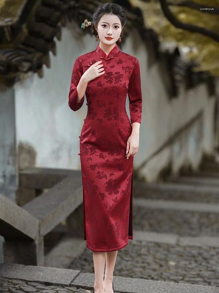 Ethnische Kleidung Roter Jacquard-Satin Sieben-Punkte-Ärmel Qipao Chinesische Frauen Handgemachter Knopf Cheongsam Elegantes Alltagskleid