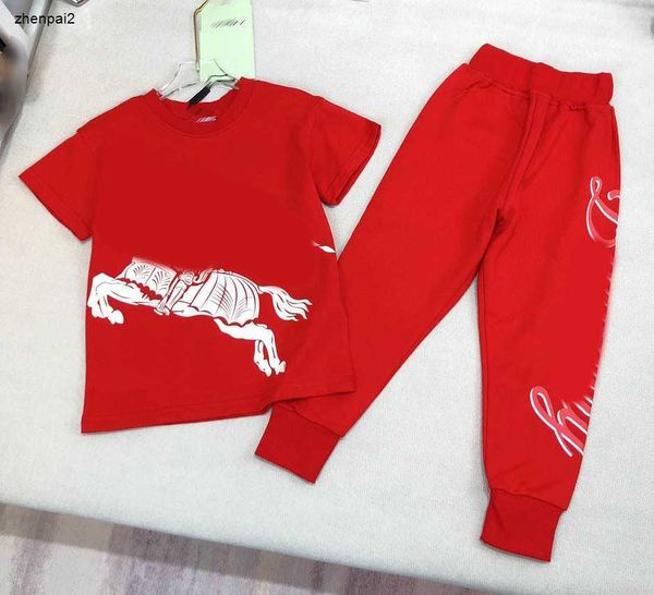 Lüks Bebek Takipleri Neşeli Kırmızı Kısa Kollu Takım Çocuk Tasarımcı Kıyafet Boyut 100-160 Yaz Tişörtleri ve Spor Pantolonları Jan20