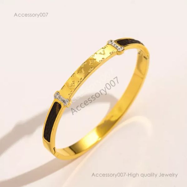 braccialetto di gioielli firmati Bracciale in oro 18 carati Bracciale con lettere di lusso di moda Bracciale da donna con trifoglio in acciaio Braccialetti con timbri in acciaio Gioielli firmati Scatola classica di marca calda