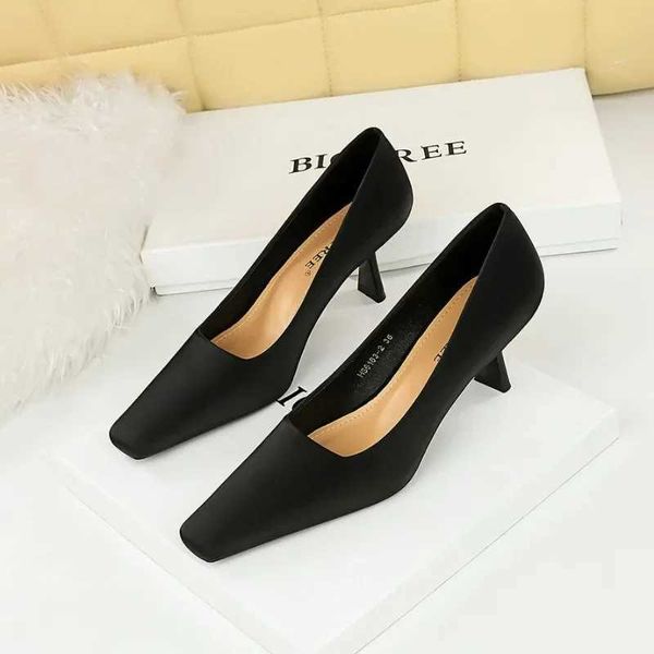 Sapatos de vestido Bigtree mulheres sapatos de casamento oco dedo do pé quadrado rebanho 6cm fino salto alto estilo coreano vestido de noite sapatos femininos cinza claro
