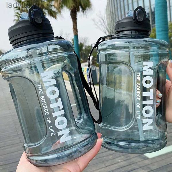 Su Şişeleri Kafesleri 50oz/1.5L 85oz/2.5L Galon Şişe Plastik Sürahi Growler Saman Saman BPA-Free Zaman Markeri Açık Spor Spor Salonu Su Bottlesl240124