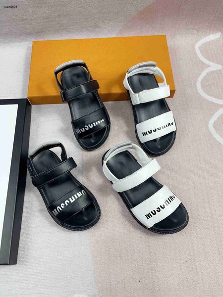 Popular bebê sandálias carta impressão crianças chinelos custo preço tamanho 26-35 incluindo caixa preto e branco duas cores criança sapatos jan20